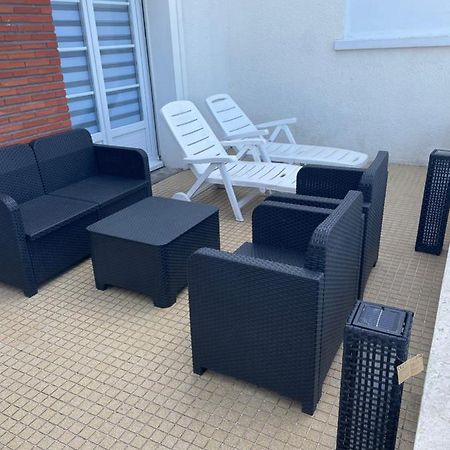 Appart Avec Terrasse Proche Plage - Classe 2 Etoiles Cucq Eksteriør billede